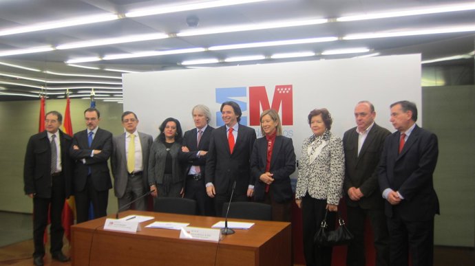 Asociaciones De Consumidores Con El Consejero Manglano