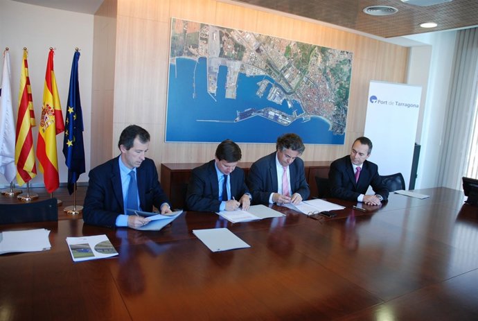 Firma Del Convenio Puerto De Tarragonan Con DP World, Comsa Rail Transport Y FGC