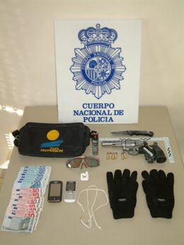 Objetos Recuperados Por La Policía Y Empleados Por Los Ladrones