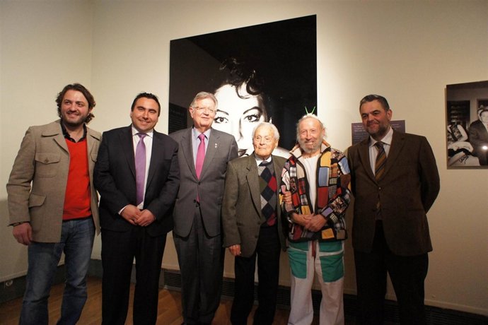 Presentación De La Muestra 'Mitos De Cano'                  