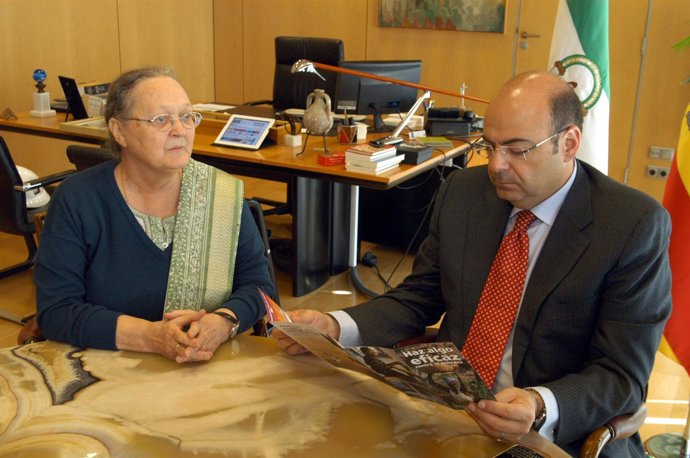 Diputación Divulgará La Labor De La Fundación Vicente Ferrer