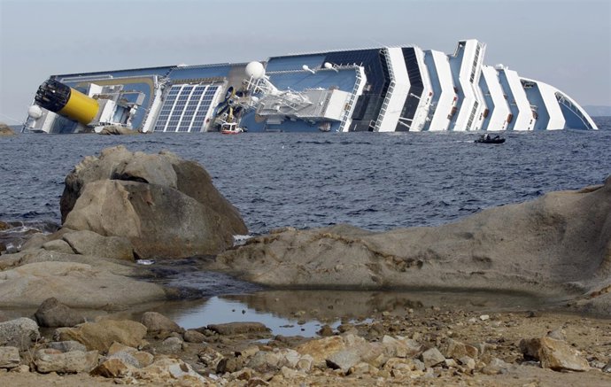 Naufragio Del Crucero 'Costa Concordia' En Italia