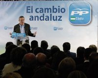 Gallardón pide a los andaluces que no se resignen y corrijan la "anomalía histórica"  de 30 años sin alternancia