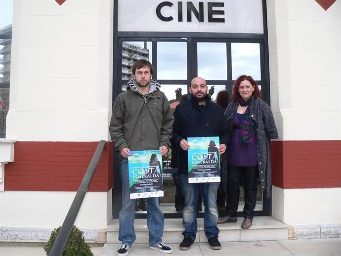 La Concejala Con Los Ganadores Del Concurso De Cortos