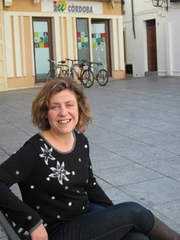 Alba Doblas Ante La Sede De IU En La Plaza De La Compañía