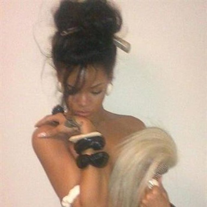 Rihanna En Topless