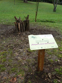Pirámide De Madera En El Parque De Mataleñas 