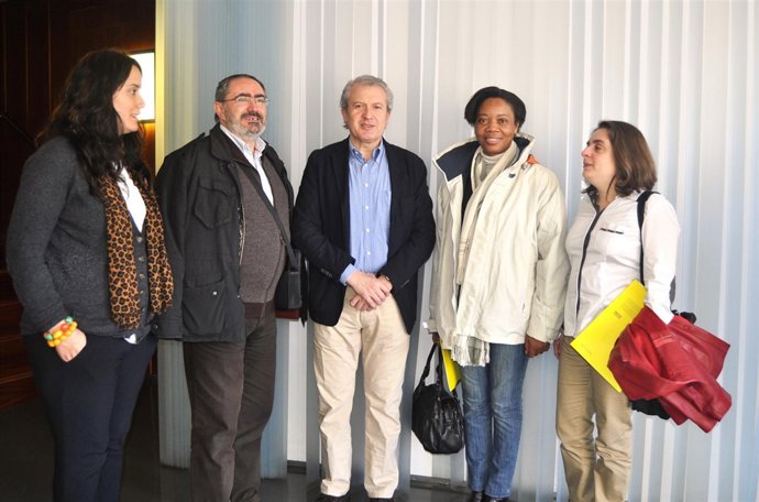 Emilio Del Río Recibe A Nicole Odia-Kayembe