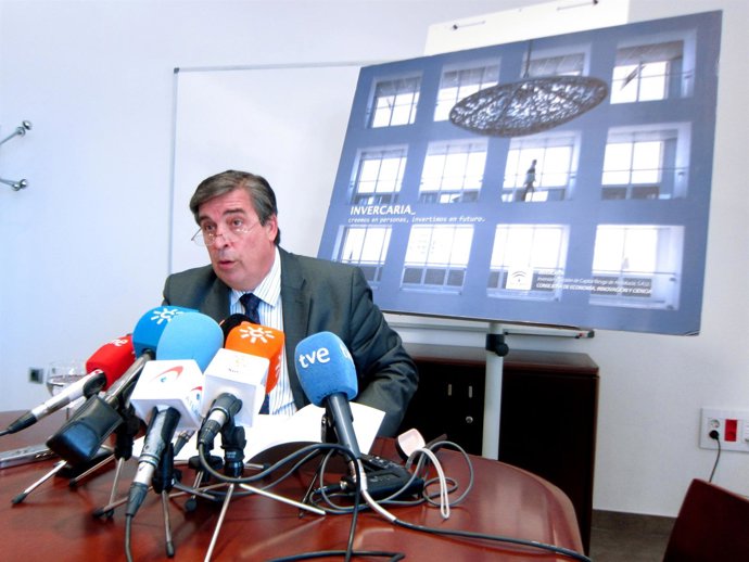 Francisco Álvaro Julio, Presidente De Invercaria, Hoy En Rueda De Prensa