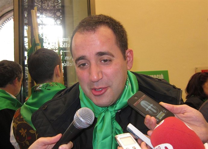 Jorge Alarte Atiende A La Prensa En La Romeria De Les Canyes 