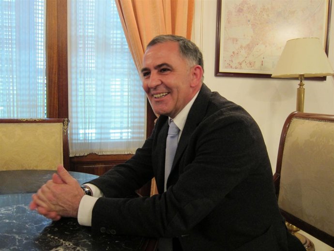 El Subdelegado Del Gobierno En Granada, Santiago Pérez.