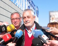 Griñán defiende los debates y cree que Arenas "no quiere arriesgar"