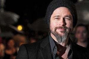 Brad Pitt con gorro de lana y barba