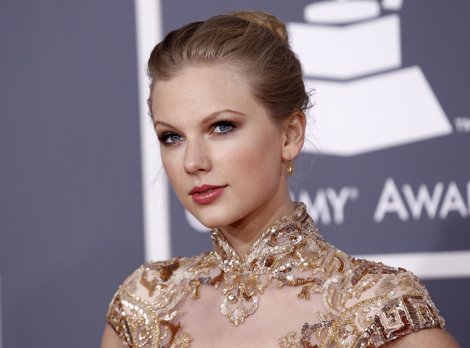 Aylor Swift A La Llegada A Los Grammys 2012