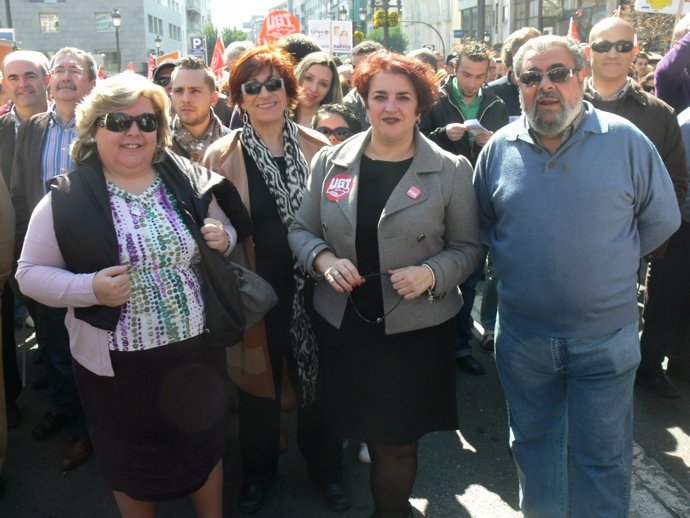 Teresa Jiménez, Clara Aguilera Y Miembros Del PSOE Granadino En La Manifestación