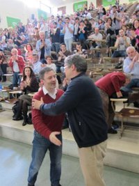 Carlos Aymerich, que se despide ovacionado, avanza que los que se quedan "se organizarán" dentro del BNG