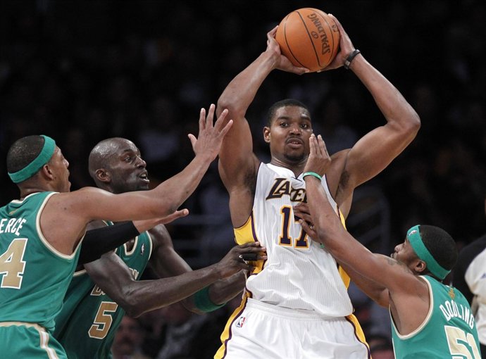 Los Ángeles Lakers Vencen A Boston En El Staples