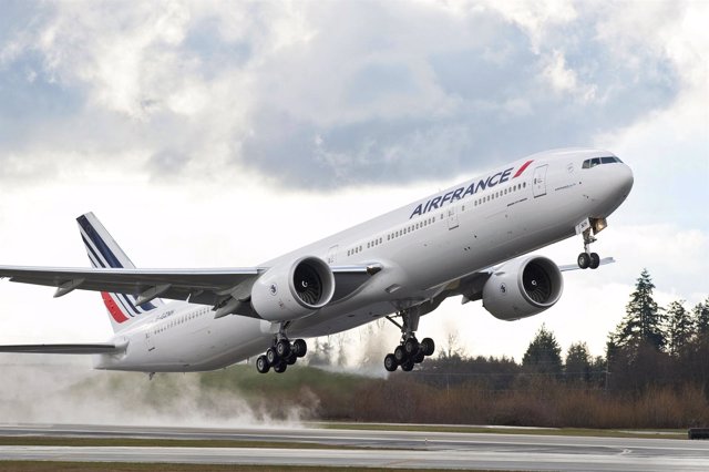 Air France AFA 777-300ER Takeoff & Landingk65074-02