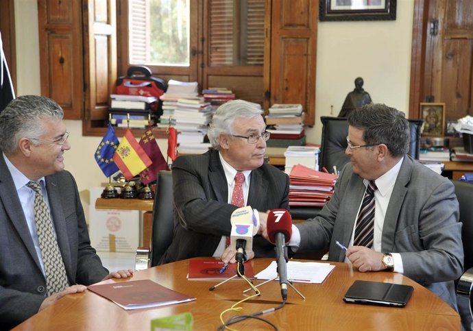 Cobacho Y Martín Firman El Acuerdo