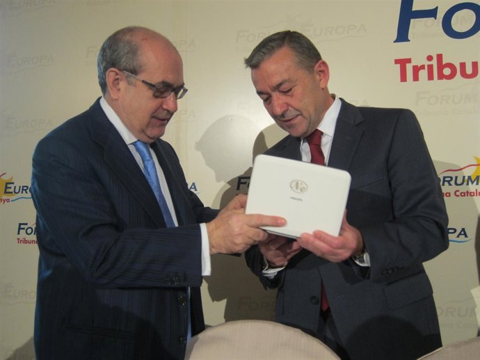 El Presidente Del Gobierno De Canarias, Paulino Rivero