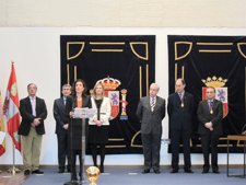 Pilar Del Olmo Escucha La Intervención De María Josefa García Cirac