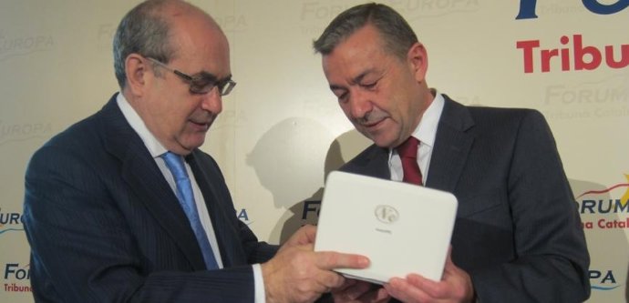 El Presidente Del Gobierno De Canarias, Paulino Rivero, En El Fórum Europa