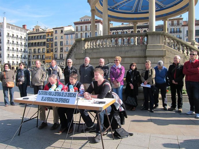 Miembros De La Plataforma Para La Defensa De Los Derechos De Los Dependientes.