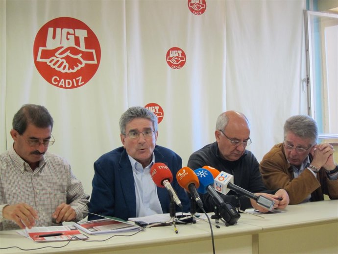 Luis Pizarro (PSOE) Junto A Secretarios Provinciales De CCFOO Y UGT