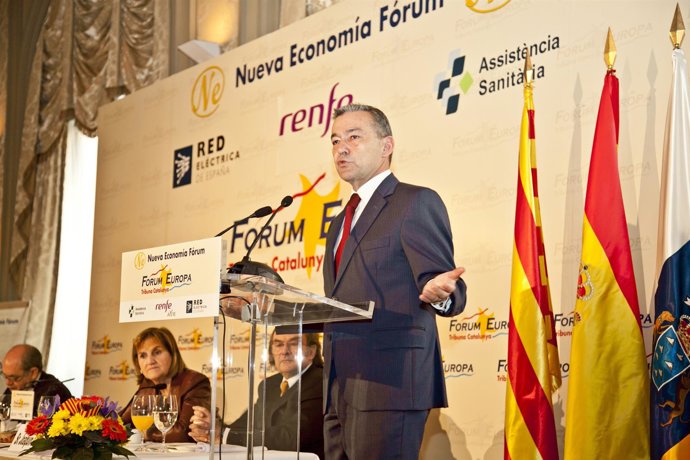 El Presidente Del Gobierno De Canarias, Paulino Rivero, En El Fórum Europa