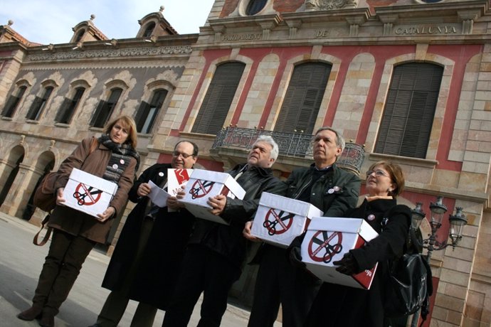 El Sindicato Metges De Catalunya Presenta 70.000 Firmas