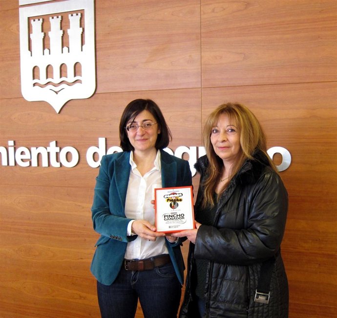 Montes Entrega A Conchi Ribera El Premio Al Pincho De La Semana Del Pincho