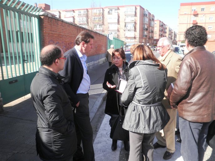 Visita Del Grupo Municipal Socialista Al Colegio Luis Vives         