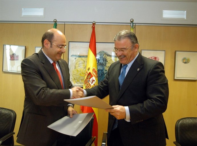 NP Y Fotos Convenio Colegio De Abogados En Materia De Vivienda