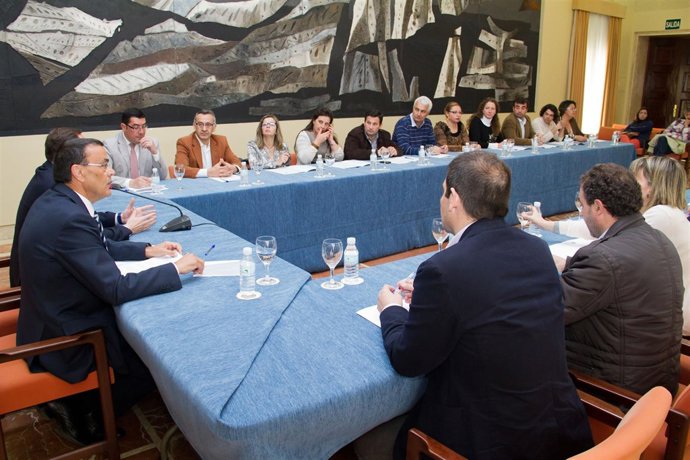 El Presidente De La Diputación, Ignacio Caraballo, Firma Convenios Del PFEA. 