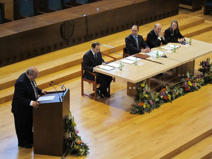 José Carlos Gómez Sal Toma Posesión Como Rector De La UC