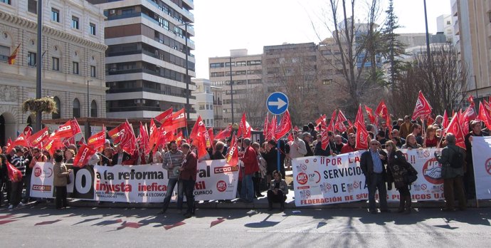 Manifestación De CCOO Y UGT Contra Los Recortes En Los Servicios Públicos