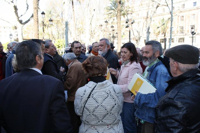 IU Muestra Su Apoyo Al Colectivo