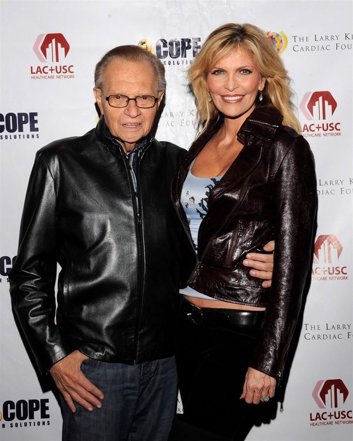 El periodista Larry King y su esposa Shawn King