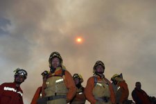 Numerosos Efectivos Luchan Contra El Fuego