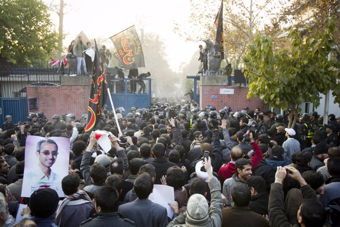 Manifestantes Irrumpen En La Embajada Británica En Teherán - Irán