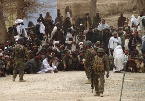 Soldados Armados En Kandahar