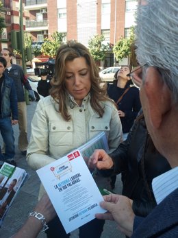 Susana Díaz (PSOE-A) Reparte Propaganda En San Jerónimo (Sevilla)