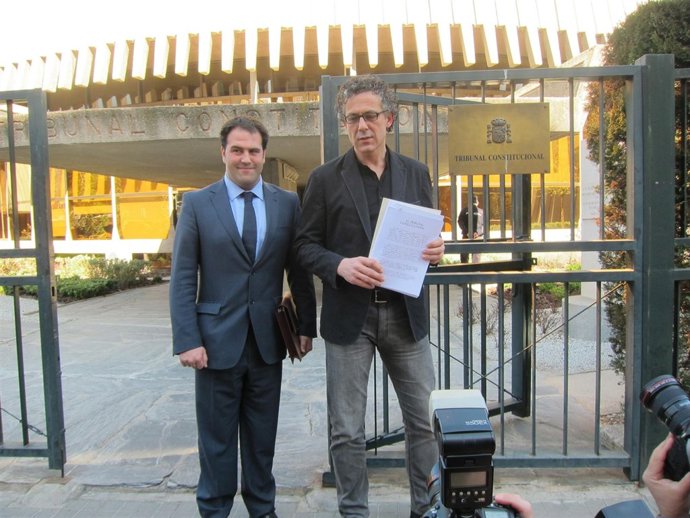 El Portavoz De Amaiur Mikel Errenkondo Y El Diputado Jon Iñarritu 