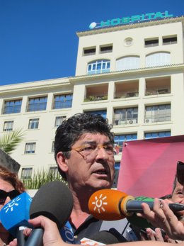 Valderas, A Las Puertas Del Hospital Carlos Haya De Málaga