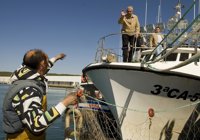Arenas pondrá en marcha un Plan Integral en Barbate que supone una "apuesta decidida" por la pesca
