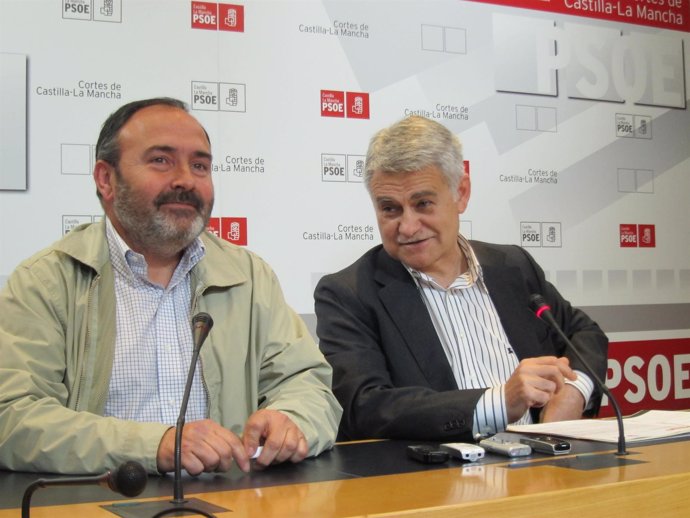 Gil Y Pedrosa En La Rueda De Prensa Ofrecida En Las Cortes