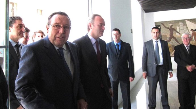 Fabra, A Su Llegada A La Cámara De Alicante, Acompañado De Garrigós