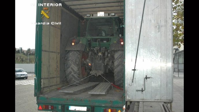 Uno De Los Tractores Incautados