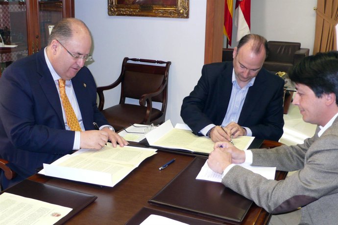 Firma Del Convenio Para Suministro De Agua En Almería 