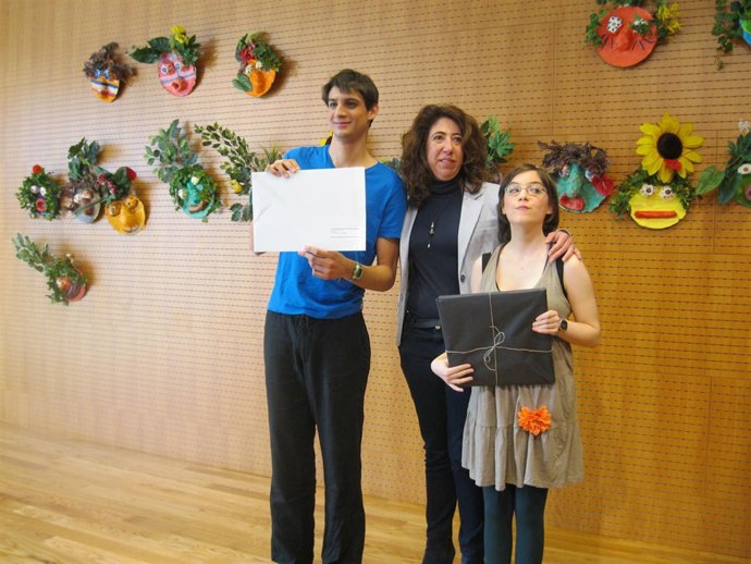 La Delegada Del Gobierno Entrega El Premio Crearte Al Colegio El Molino.